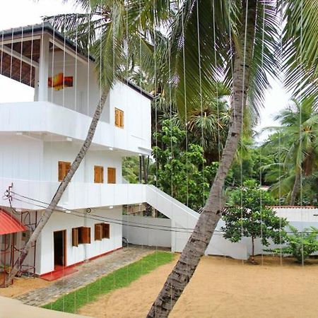 Bluewater Beach Resort Trincomalee Exterior photo