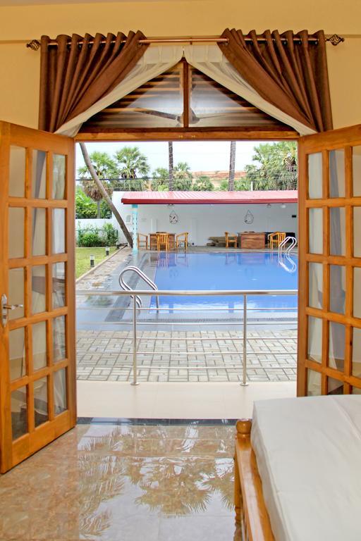 Bluewater Beach Resort Trincomalee Room photo