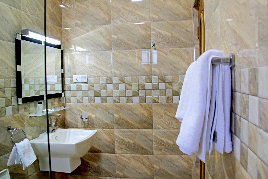 Bluewater Beach Resort Trincomalee Room photo