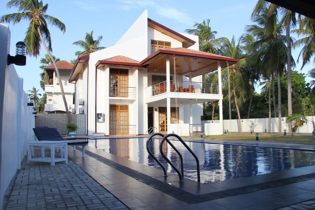 Bluewater Beach Resort Trincomalee Exterior photo
